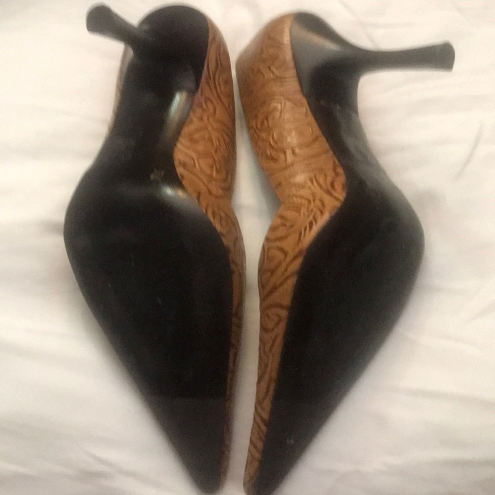 BCBG heels - Picture 4 of 4